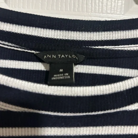 Ann Taylor Women’s Black and White Striped Long Sleeve Top Size Medium - Picture 4 of 6